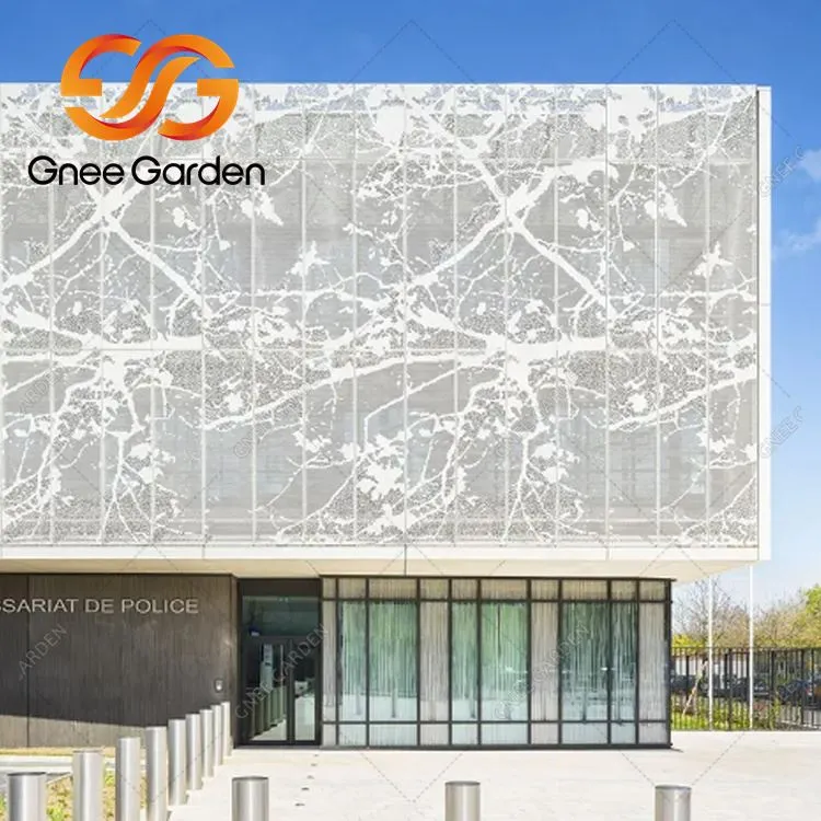 Innan og utan veggklæðningarplötur