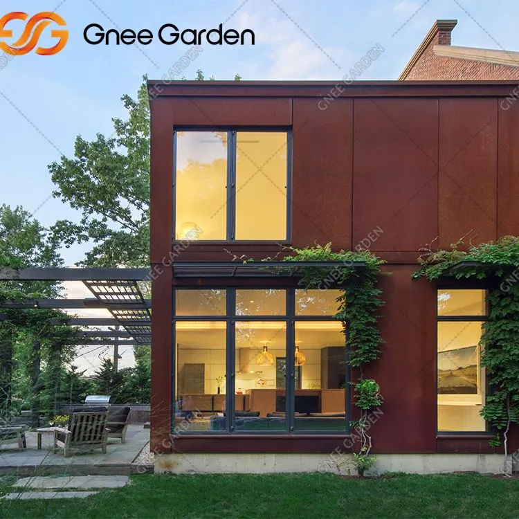 Útivistarklæðning úti í garði