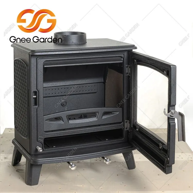 Viðareldandi arinn.